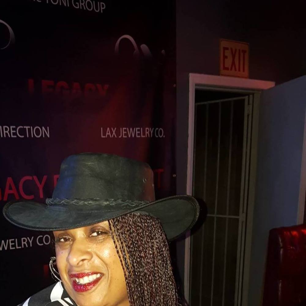 Meet your Posher, Monique